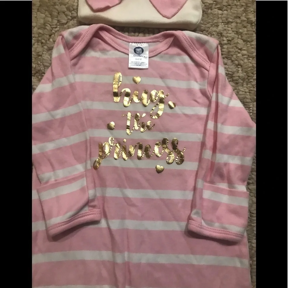Adorable Pink Hug the princess Baby Gown & Bow Hat